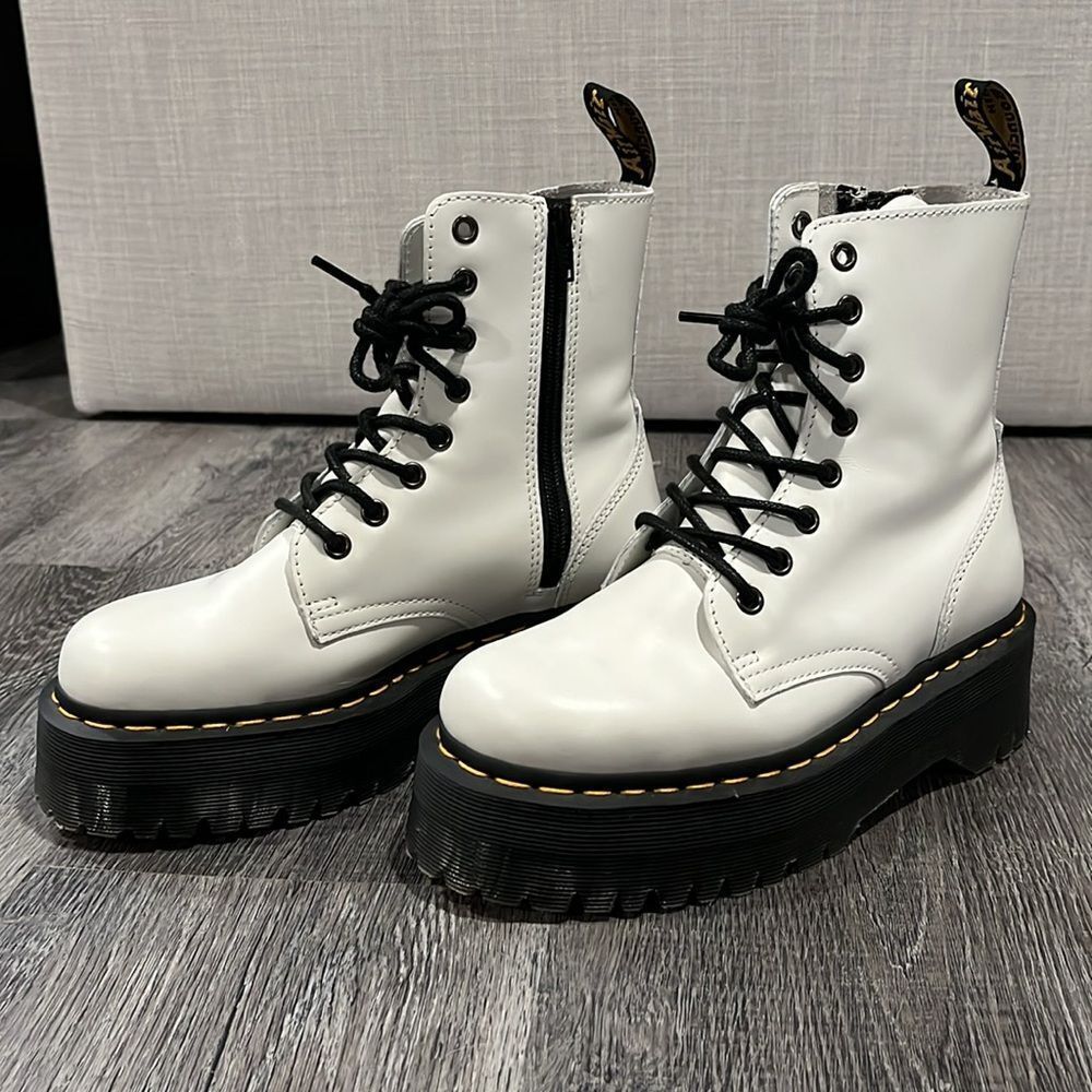 Dr. Marten NWOB white JADON thick sole high tops - 7 women’s - Picture 11 of 12